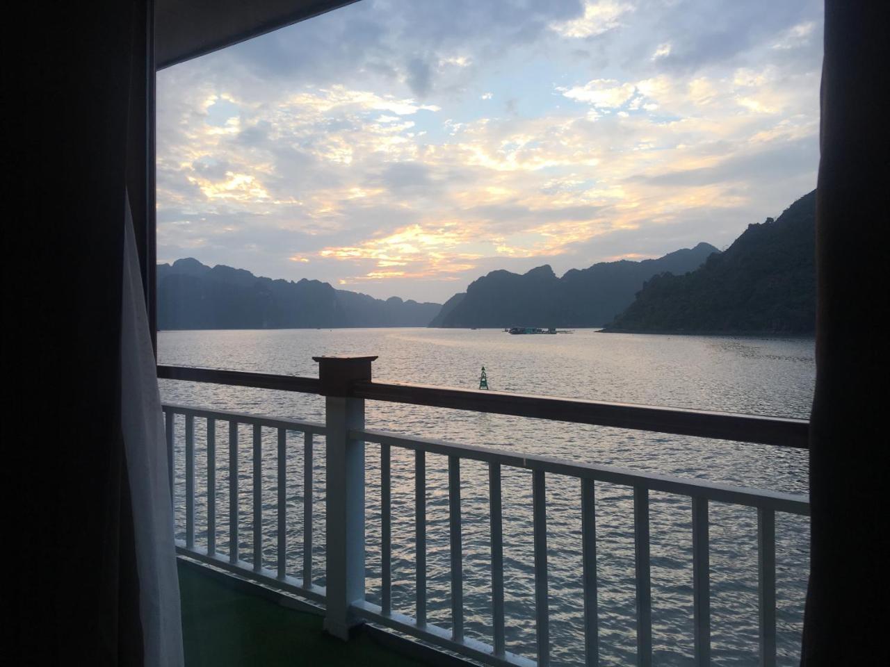 Отель Calypso Cruises Cat Hai Экстерьер фото